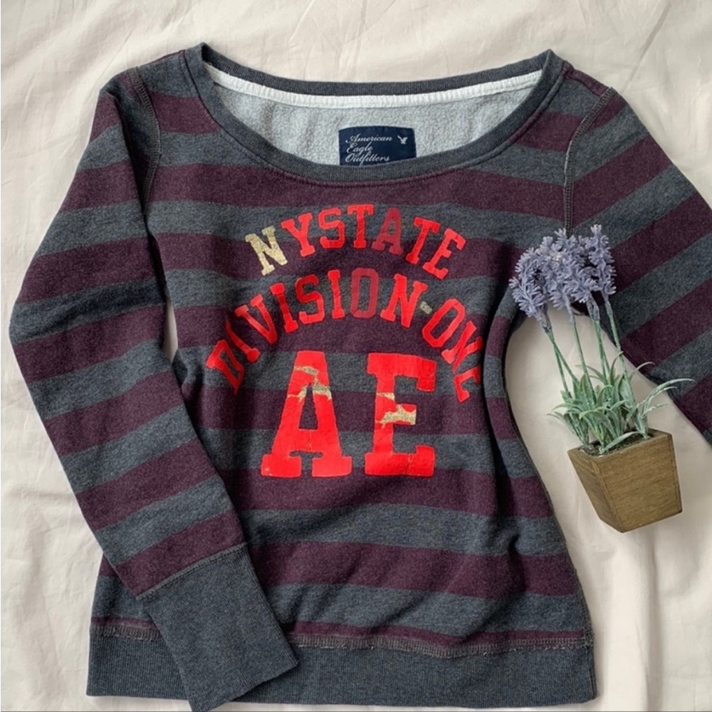 American eagle sweatshirt, size XS, fleece material, off shoulder, grey, maroon